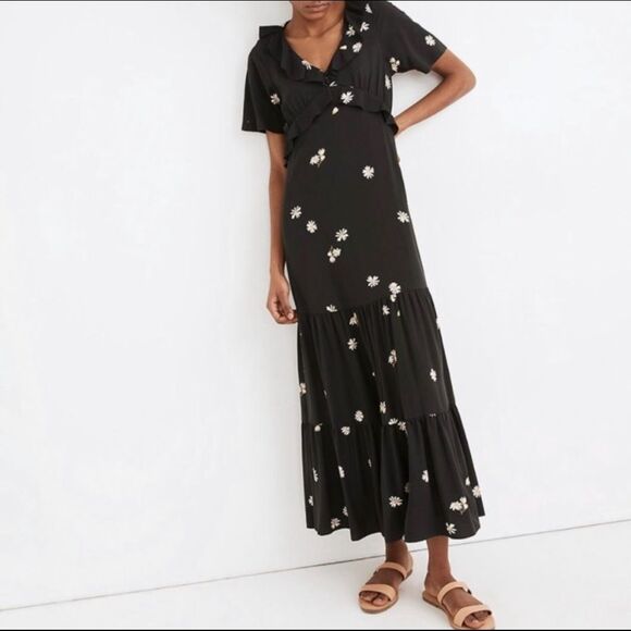 Madewell Dresses & Skirts - Madewell Ruffled Tier Dress in Lazy Daises
